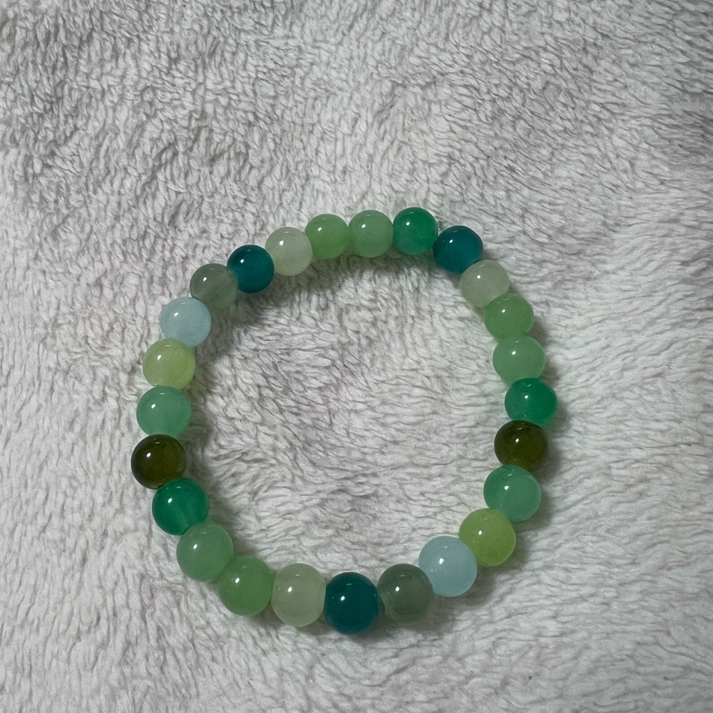 Lot of Four Shades of Green Beaded Bracelets, Size 7” - Picture 2 of 5